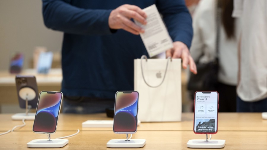 ilustrasi toko Apple menjual produk iPhone. (Dok: Bloomberg)