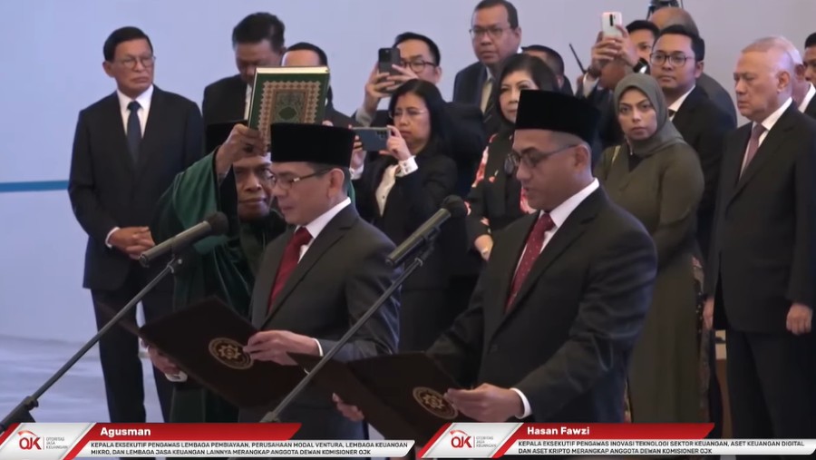 Mahkamah Agung (MA) resmi melantik dua dewan komisioner Otoritas Jasa Keuangan (OJK) terbaru Rabu (9/8).