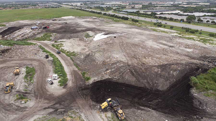 Beberapa tempat pembuangan sampah besar di Greater Miami diperkirakan akan kehabisan ruang pada tahun 2026. (Marco Bello/Bloomberg)