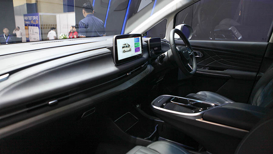 Harga MPV premium listrik ini diperkirakan sekitar Rp1,4 miliar. (Bloomberg Tehcnoz/ Andrean Kristianto)