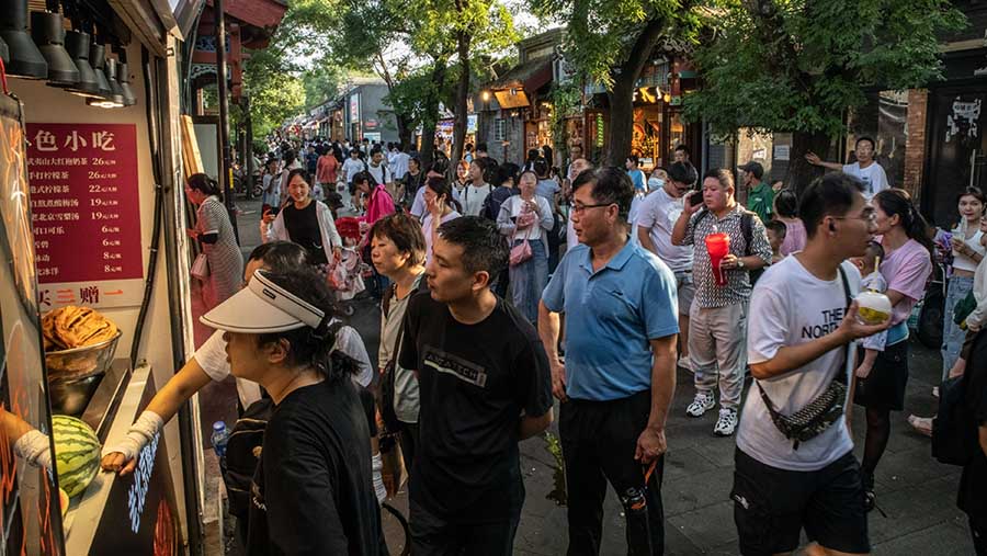 Masyarakat China sangat antusias melakukan perjalanan sejak awal tahun ini. (Bloomberg)