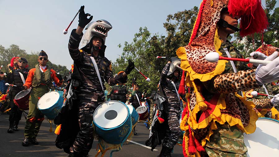 Kirab budaya dimulai pukul 08.11 WIB. (Bloomberg Technoz/ Andrean Kristianto)