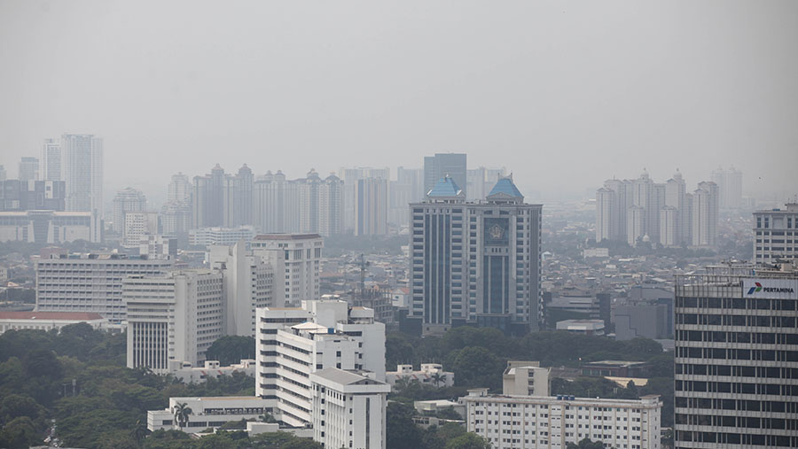 Polusi udara bisa menyebabkan pelbagai penyakit pada seluruh kelompok masyarakat.. (Bloomberg Technoz/ Andrean Kristianto)