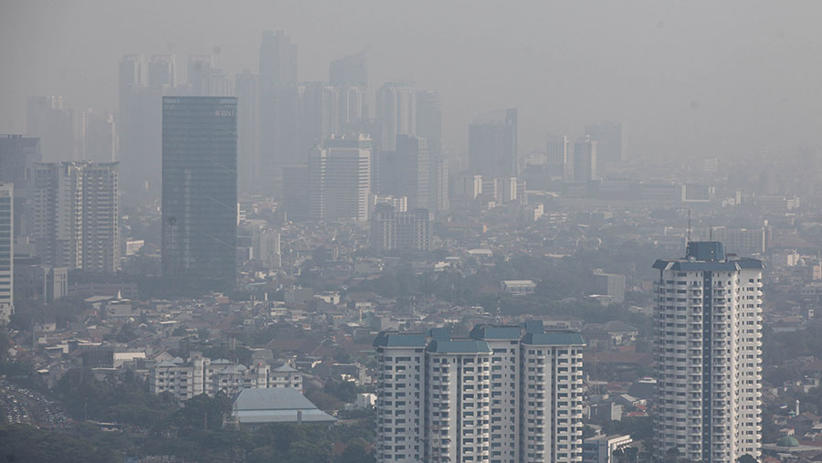 Kondisi kualitas udara yang masih buruk ini disebut sangat tidak sehat terutama bagi kelompok sensitif. (Bloomberg Technoz/ Andrean Kristianto)