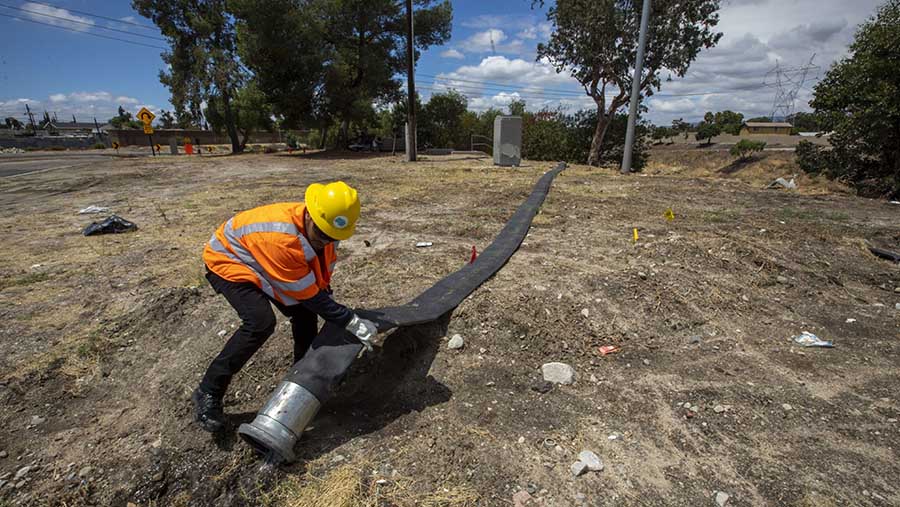 Kecepatan angin maksimum yang masih tersisa pada awal Senin adalah sekitar 35 mil per jam (55 kilometer per jam). (Jill Connelly/Bloomberg)