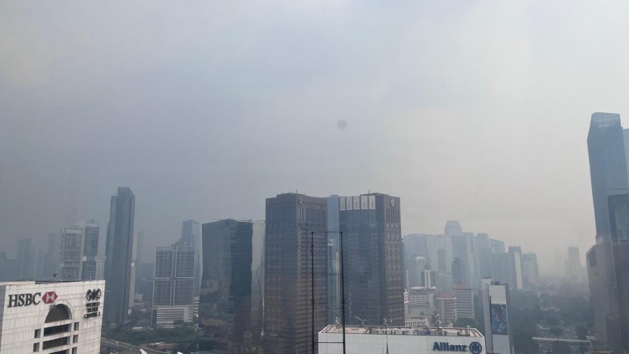 Polusi Udara Kota Jakarta, Rabu, 23 Agustus 2023. (Bloomberg Technoz/Houtman Saragih)