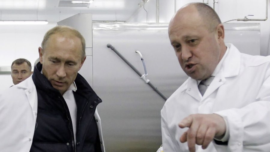 Putin dan Prigozhin (Sumber: AFP via Bloomberg)