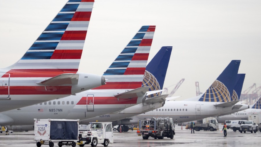 Pesawat American Airlines dan United Airlines di Terminal A Bandara Internasional Newark Liberty (EWR)./Bloomberg-Aristide Economopoulos
