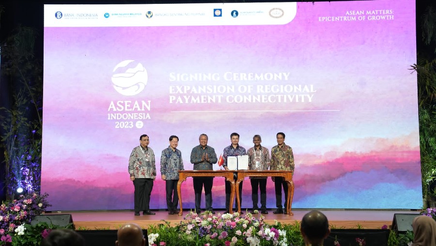 Bank Indonesia dan Bank Sentral Vietnam melakukan penandatanganan kerja sama Konektivitas Pembayaran Kawasan (Dok. Bank Indonesia)