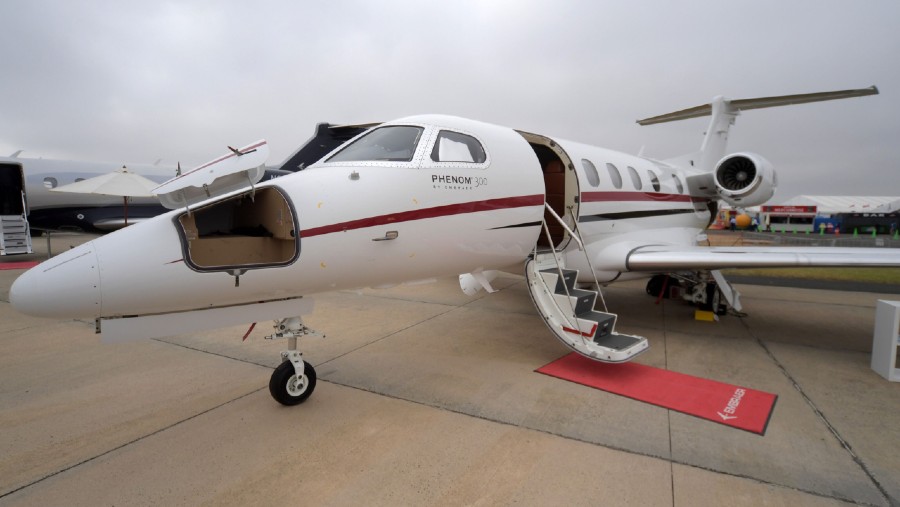 Pesawat Embraer Phenom 300 (Bloomberg)