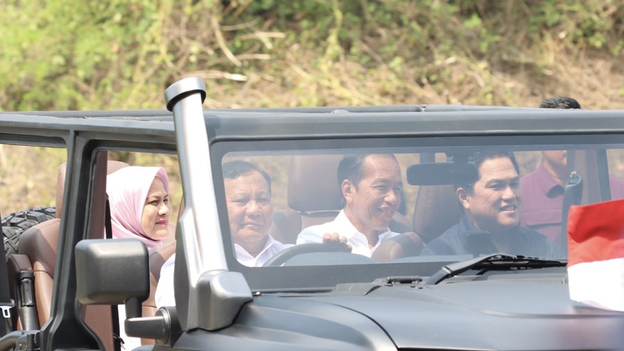 Prabowo Subianto dan Erick Thohir bersama Jokowi dan Iriana Jokowi (Sumber: Kemhan RI)