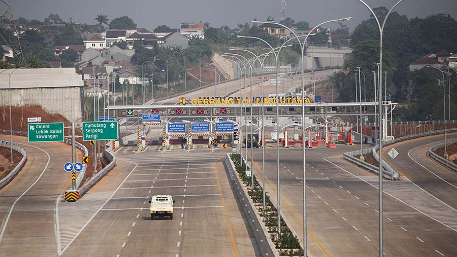 Gerbang Tol Limo Utama, tol Cijago seksi 3B ruas Limo - Krukut di Limo, Depok, Jawa Barat, Selasa (29/8/2023). (Bloomberg Technoz/Andrean Kristianto)