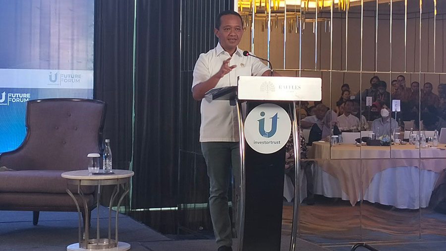 Menteri BKPM Bahlil Lahadalia dalam acara diskusi 'Membangun Ekosistem Baterai Kendaraan Listrik'. (Bloomberg Technoz/ Sultan Ibnu Affan)