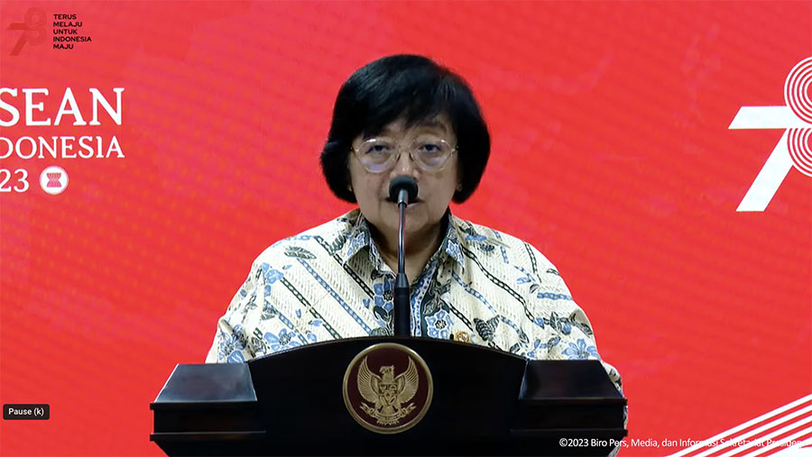 Menteri Lingkungan Hidup dan Kehutanan (LHK) Siti Nurbaya Usai Ratas Peningkatan Kualitas Udara Jabodetabek. (Tangkapan Layar Youtube Setpres)