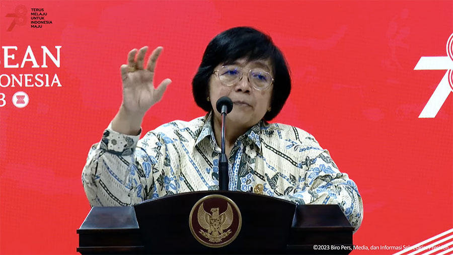 Menteri Lingkungan Hidup dan Kehutanan (LHK) Siti Nurbaya Usai Ratas Peningkatan Kualitas Udara Jabodetabek. (Tangkapan Layar Youtube Setpres)