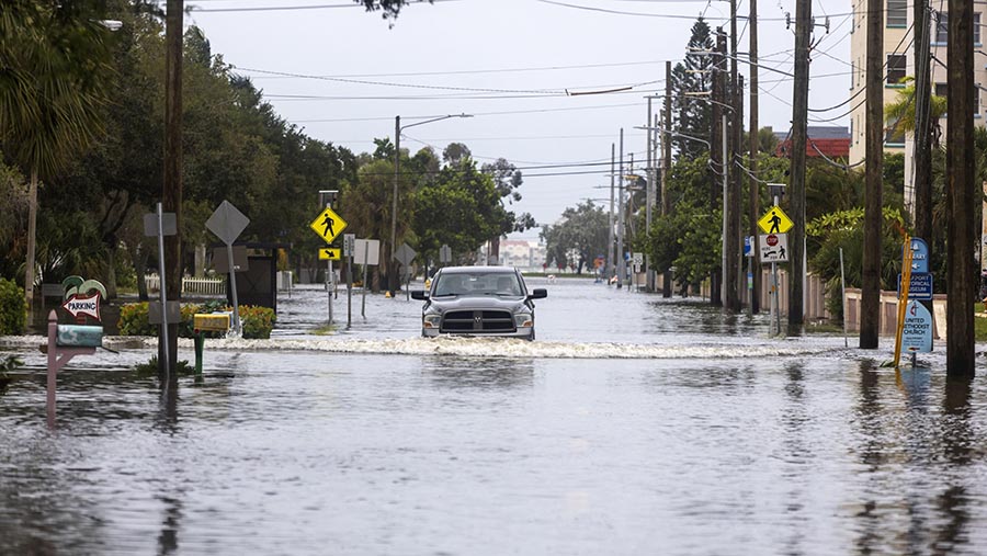 Badai Idalia menghantam pantai barat Florida dengan badai Kategori 3 yang merusak. (Juan Manuel Barrero Bueno/Bloomberg)