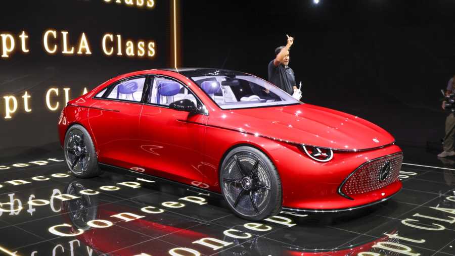 Mercedes-Benz Concept CLA Class di pameran otomotif di Munich. (Alex Kraus/Bloomberg)