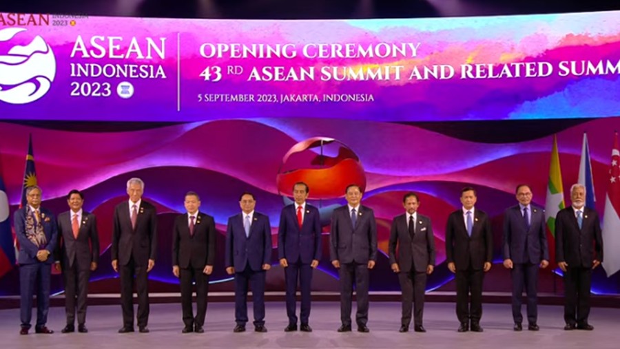 Pemimpin Negara ASEAN pada acara pembukaan KTT ASEAN ke-43 di Jakarta. (Dok. Kemenlu)