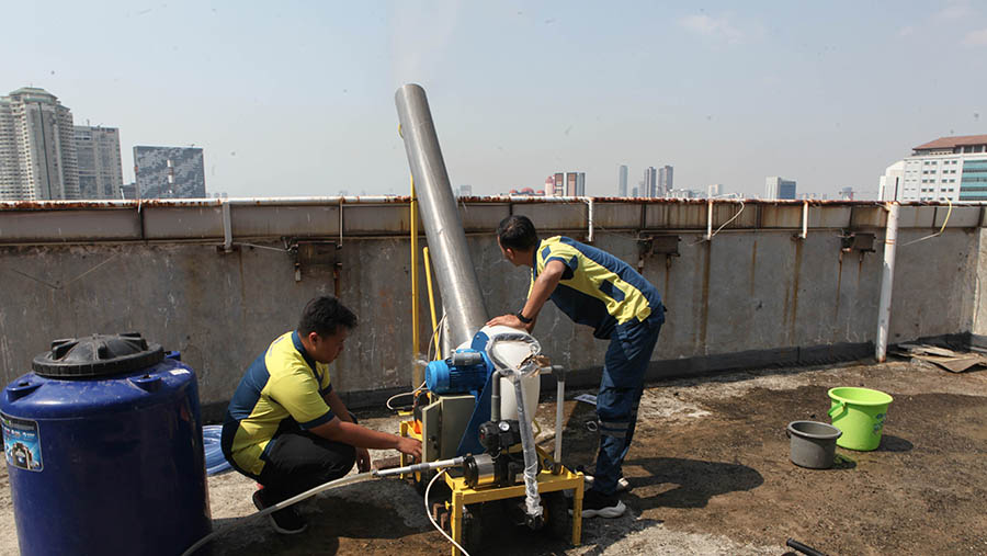 Pompa bertekanan tinggi (water mist) yang digunakan buatan Badan Riset dan Inovasi Nasional (BRIN). (Bloomberg Technoz/ Andrean Kristianto)