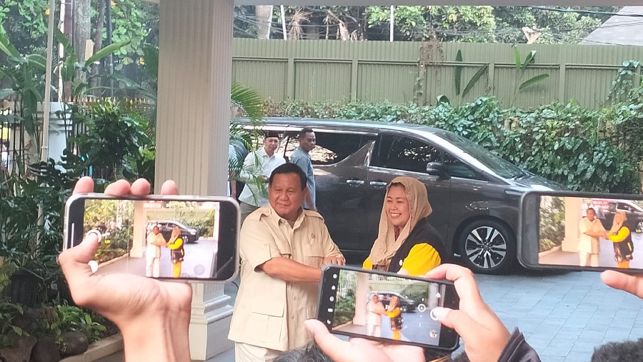 Prabowo Subianto bertemu dengan Yenny Wahid di Kertanegara (Bloomberg Technoz/Sultan Ibnu Affan)