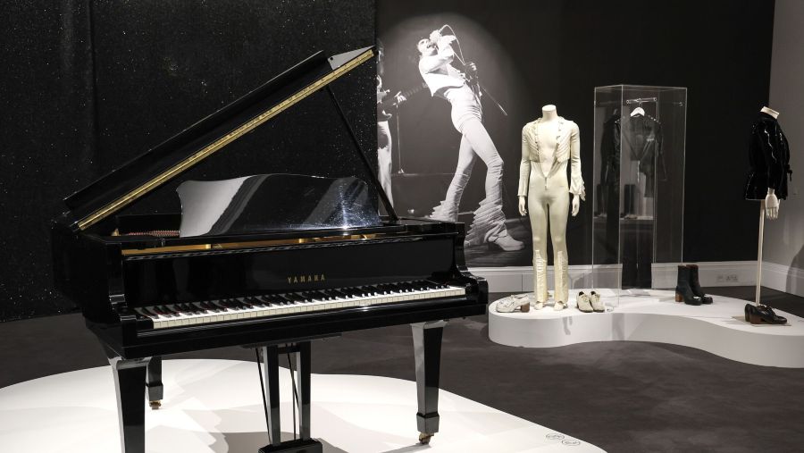 Piano Freddie Mercury dilelang. (Sumber: Bloomberg)