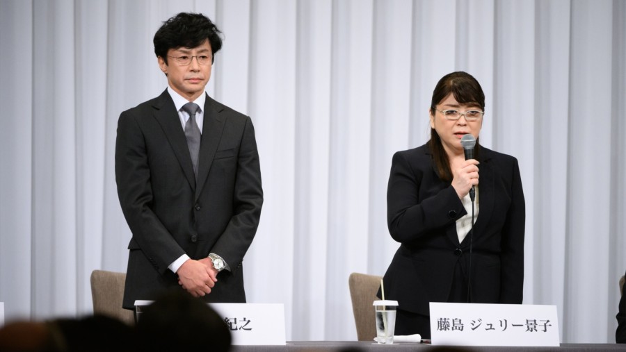Julie Keiko Fujishima dengan Noriyuki Higashiyama saat konferensi pers. (Sumber: Bloomberg) 