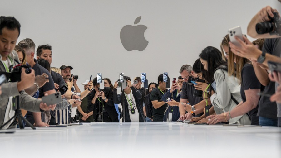 Fans dan media memadati rilis iPhone 15 baru dari Apple Inc. (Dok: Bloomberg)