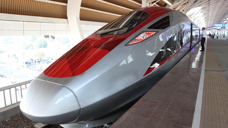 Kereta Cepat Jakarta-Bandung di Stasiun KCIC Halim, Jakarta, Jumat (15/9/2023). (Bloomberg Technoz/Andrean Kristianto)