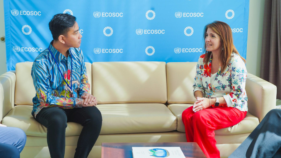 Walikota Solo Gibran Rakabuming Raka berdiskusi dengan Presiden Dewan Ekonomi dan Sosial PBB (ECOSOC) Paula Navaes.