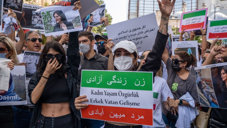 Demo Warga Iran, termasuk soal kematian Mahsa Amini (Dok. Bloomberg)