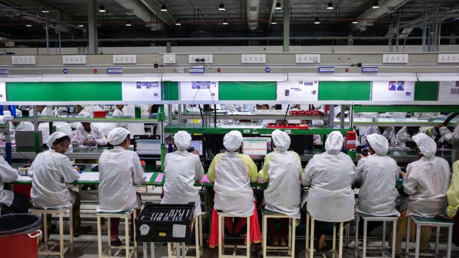Ilustrasi produsen iPhone, Foxconn atau Hon Hai Precision Industry Co. (Dok: Bloomberg)