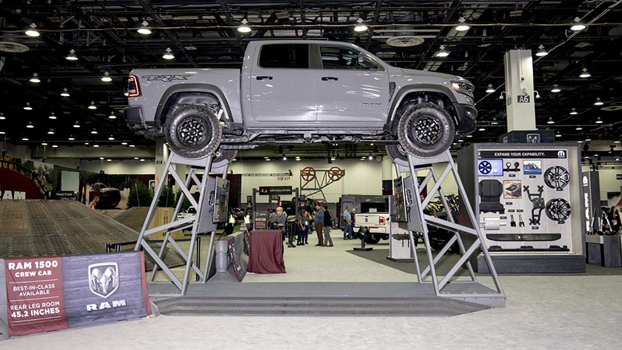 Kendaraan off-road Ram 1500 TRX 2024 di North American International Auto Show 2023 di Detroit, Michigan, AS, Sabtu (16/9/2023) (Nic Antaya/Bloomberg)