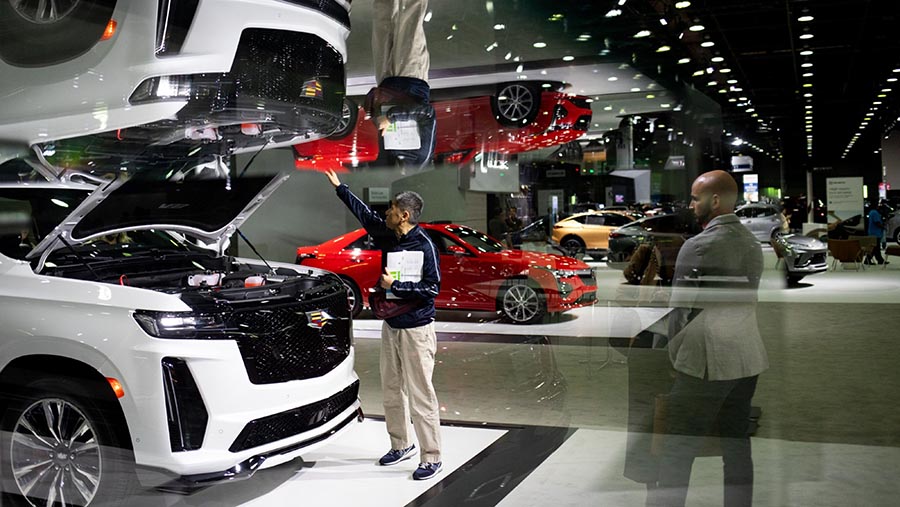 SUV Cadillac Escalade V di North American International Auto Show 2023 di Detroit, Michigan, AS, Rabu (13/9/2023). (Nic Antaya/Bloomberg)