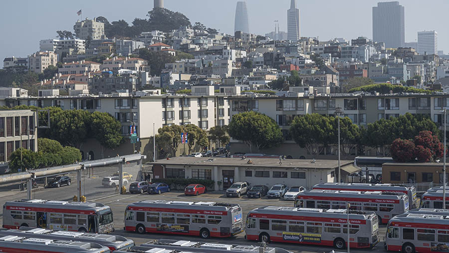 Peringatan ini muncul ketika asap dari kebakaran di Utara California dan Oregon. (David Paul Morris/Bloomberg)