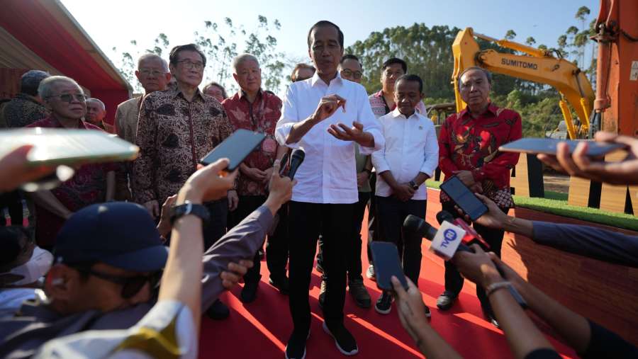 Presiden Jokowi di proyek pembangunan IKN Nusantara. (Dok: Bloomberg)