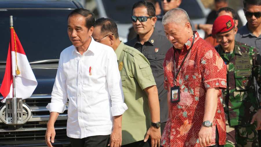 Presiden Jokowi di proyek pembangunan IKN Nusantara. (Dok: Bloomberg)