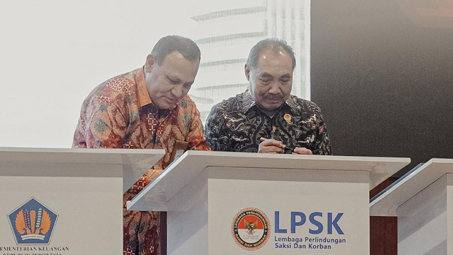 KPK menyerahkan aset barang rampasan negara yang diperoleh dari tindak pidana korupsi senilai Rp13,6 M. (Dok. KPK)
