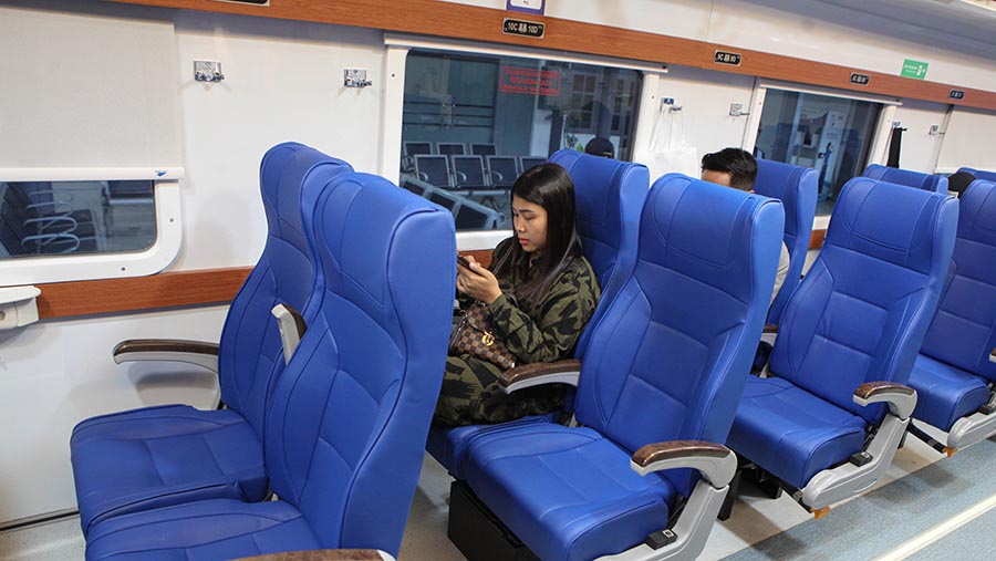 Kini Kereta Ekonomi New Generation memiliki 72 tempat duduk dengan formasi 2-2. (Bloomberg Technoz/Andrean Kristianto)