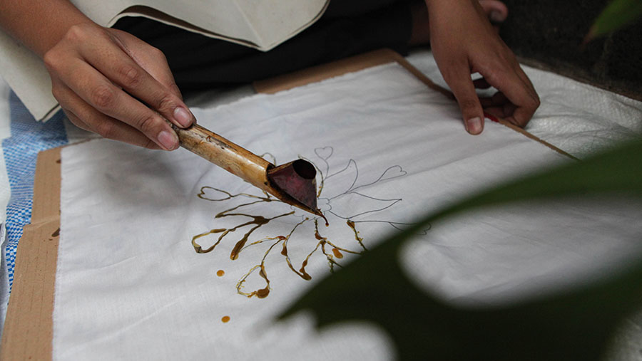 Pembelajaran batik ini sebagai pengenalan sejak dini tentang batik. (Bloomberg Technoz/Andrean Kristianto)