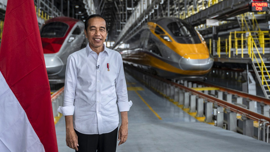 Presiden Jokowi dan Kereta Cepat Jakarta Bandung (Dok. Bloomberg)
