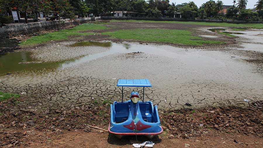 Wahana air ini biasanya dijadikan permainan bagi warga yang berkunjung ke Danau Cinere. (Bloomberg Technoz/ Andrean Kristianto)