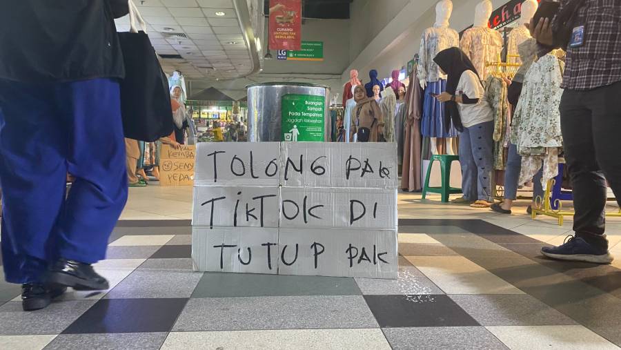 Protes Pedagang atas Tiktok. (Dok: Dovana Hasiana/Bloomberg Technoz)
