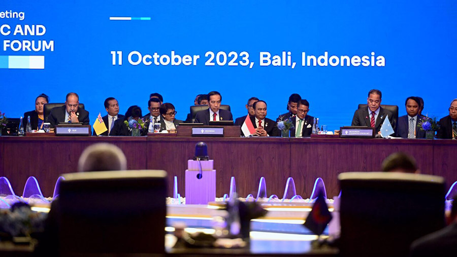 Presiden Jokowi membuka Sesi Pleno KTT Archipelagic and Island States (AIS) Forum di BNDCC, Badung, Bali, Rabu (11/10/2023). (BPMI Setpres/Muchlis Jr)