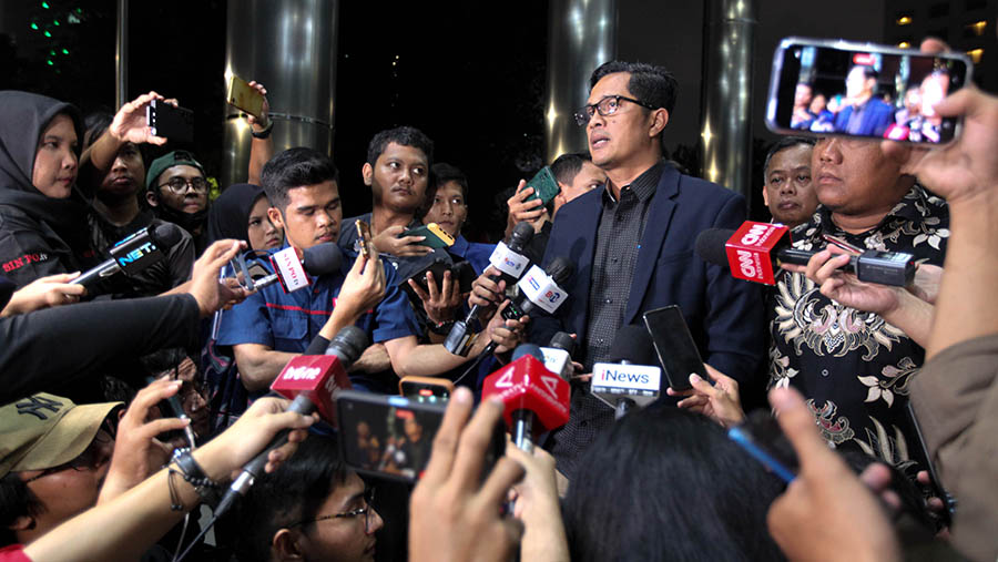 Kuasa Hukum Syahrul Yasin Limpo, Febri Diansyah di Gedung Merah Putih KPK, Jakarta, Kamis (12/10/2023). (Bloomberg Technoz/Andrean Kristianto)