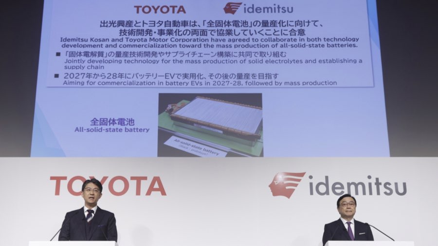 Toyota dan Idemitsu (Sumber: Bloomberg)