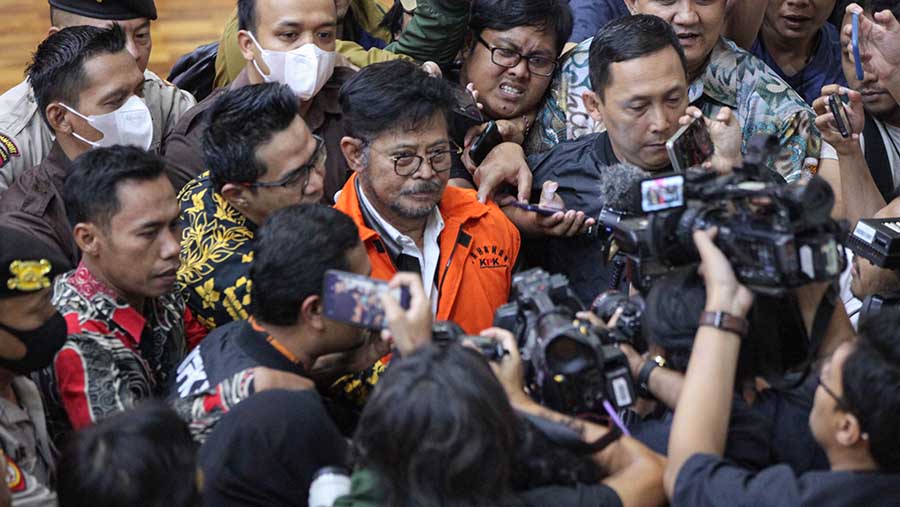 Mantan Mentan, Syahrul Yasin Limpo (SYL) hadir saat konfrensi pers di Gedung KPK, Jakarta, Jumat (13/10/2023). (Bloomberg Technoz/Andrean Kristianto)