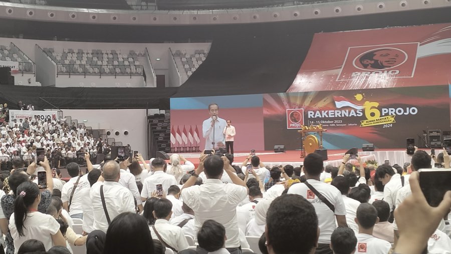 Joko Widodo (Jokowi) di Rakernas Projo, di GBK, Sabtu (14/10/2023). (Sultan Ibnu Affan/Bloomberg Technoz)