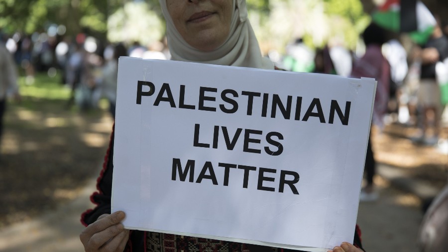 Demo di Sydney, Australia, menyuarakan dukungan pada warga Palestina di tengah konflik Hamas vs Israel yang memanas (Bloomberg)