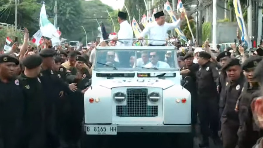 Mobil Jeep yang digunakan Anies Baswedan - Muhaimin Iskandar (Tangkapan Layar Youtube)