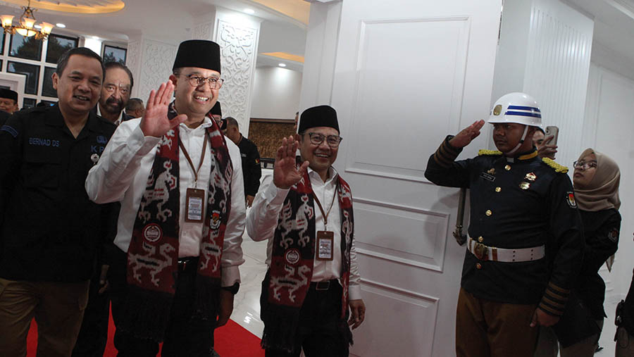 Bacapres Anies Baswedan dan Muhaimin Iskandar melakukan pendaftaran di Kantor KPU, Kamis (19/10/2023). (Bloomberg Tehnoz/Andrean Kristianto)